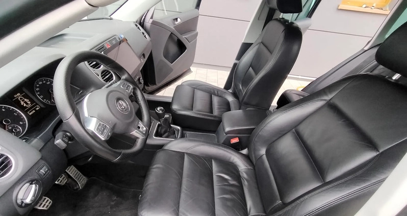 Volkswagen Tiguan cena 41800 przebieg: 208000, rok produkcji 2011 z Siedlce małe 277